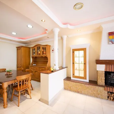 Daire Seafront Living With Private Garage