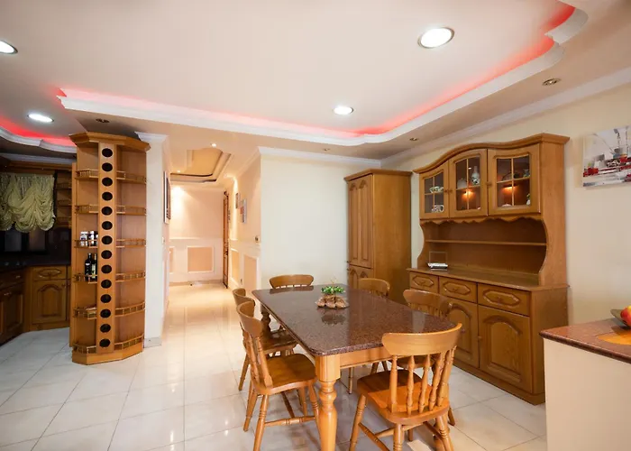 Apartamento Seafront Living With Private Garage