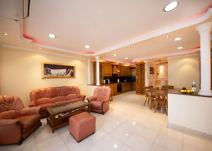 Seafront Living With Private Garage Apartamento St Paul's Bay