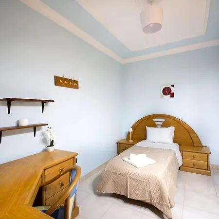 Seafront Living With Private Garage *