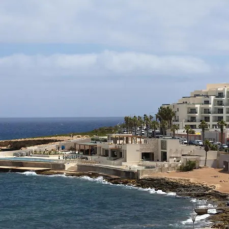 Seafront Living With Private Garage Apartament *