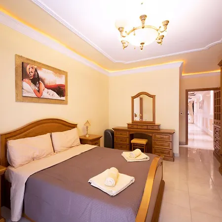 Apartament Seafront Living With Private Garage