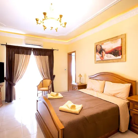 Seafront Living With Private Garage Apartment *