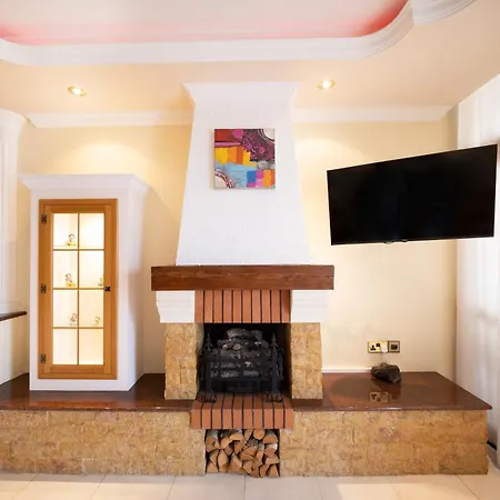 Seafront Living With Private Garage Apartment St. Paul's Bay