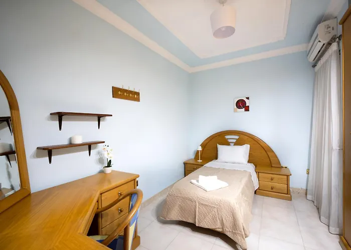 Seafront Living With Private Garage *