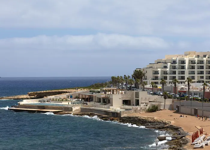 Seafront Living With Private Garage Апартаменты *