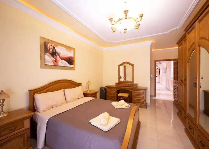 Apartment Seafront Living With Private Garage