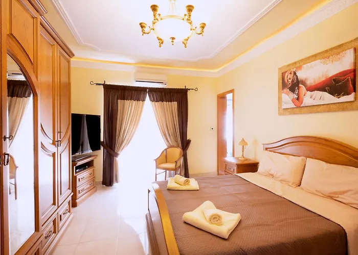 Seafront Living With Private Garage Сент-Полс-Бей