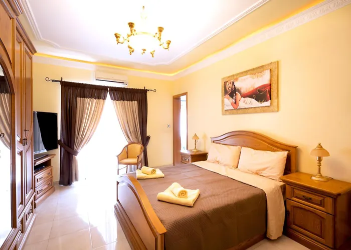 Seafront Living With Private Garage Апартаменты *