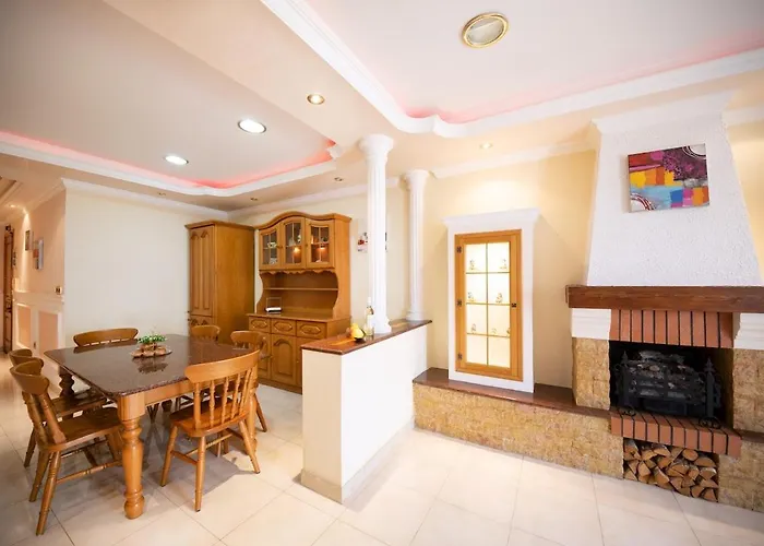 Апартаменты Seafront Living With Private Garage