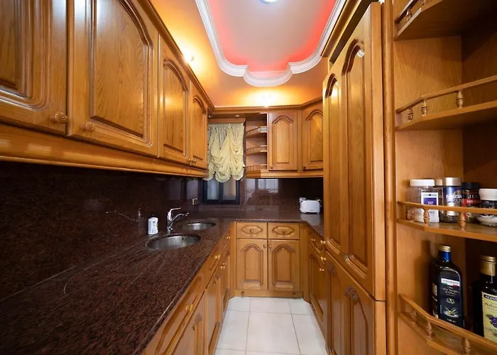 Seafront Living With Private Garage Апартаменты *