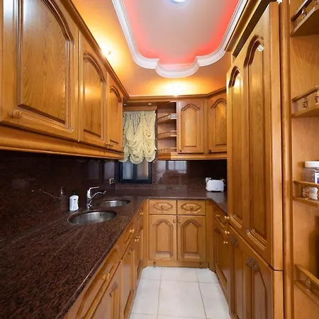 Seafront Living With Private Garage Apartman *